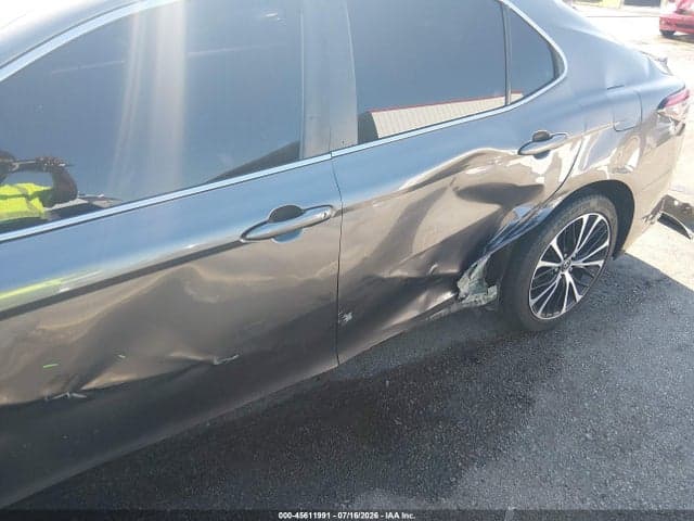 2019 TOYOTA CAMRY SE 6