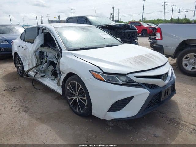 2020 TOYOTA CAMRY SE 1