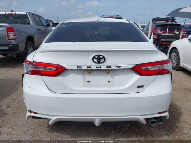 2020 TOYOTA CAMRY SE 17