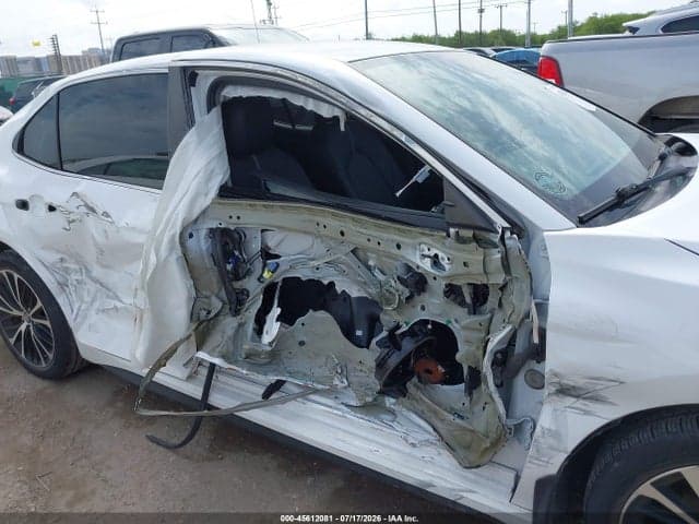 2020 TOYOTA CAMRY SE 6