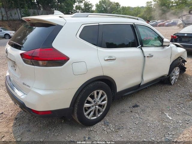 2017 NISSAN ROGUE SV 4