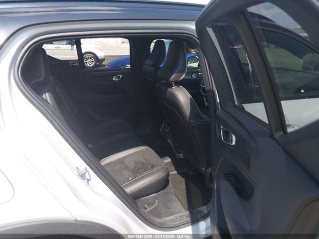 2021 VOLVO XC40 T5 R-DESIGN 8
