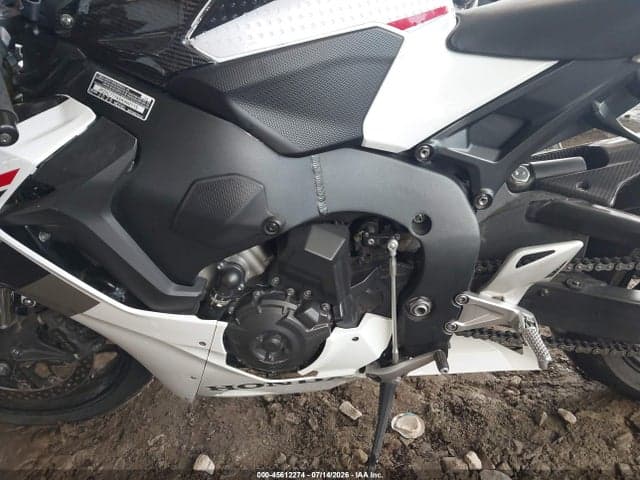 2025 HONDA CBR1000 RR 9