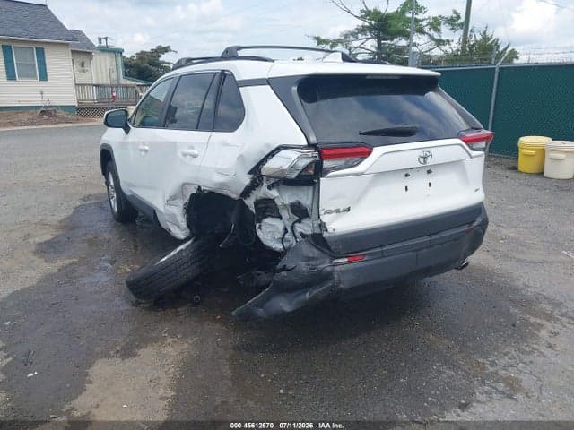2020 TOYOTA RAV4 XLE 3