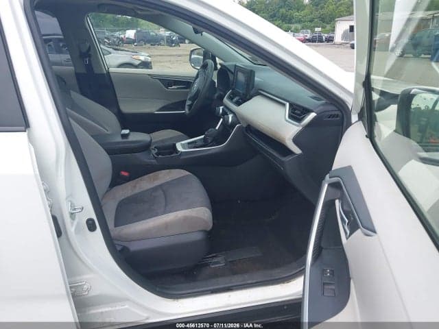2020 TOYOTA RAV4 XLE 5