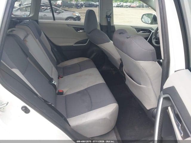 2020 TOYOTA RAV4 XLE 8
