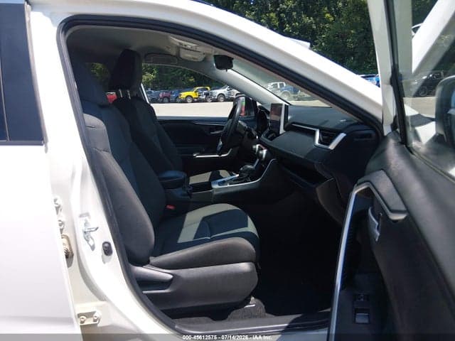 2024 TOYOTA RAV4 XLE 5