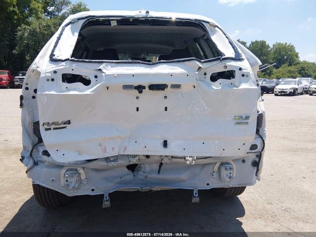2024 TOYOTA RAV4 XLE 6
