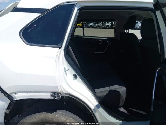 2024 TOYOTA RAV4 XLE 8