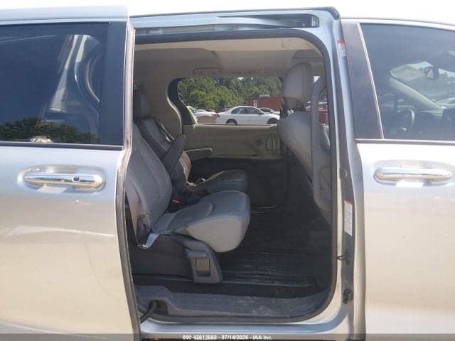 2021 TOYOTA SIENNA XLE 8