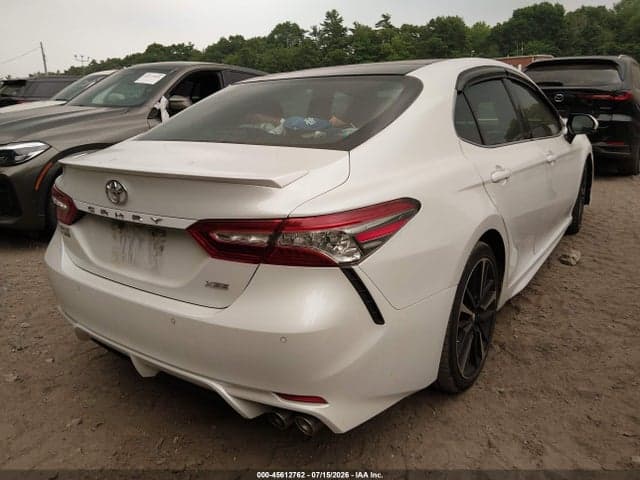 2018 TOYOTA CAMRY XSE 4