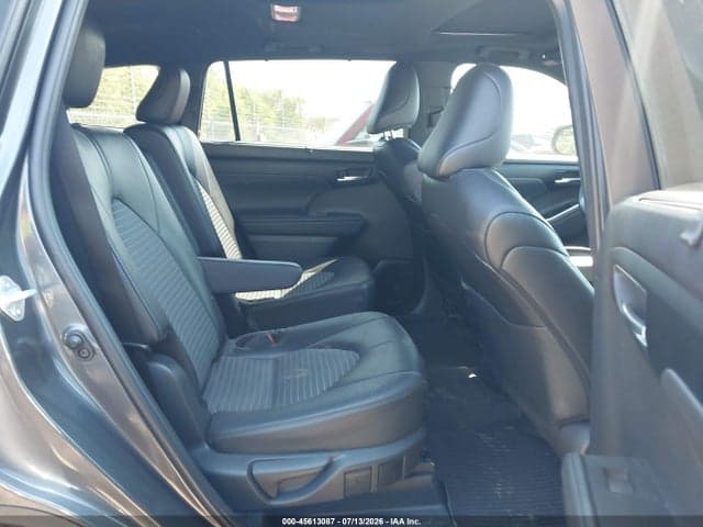 2024 TOYOTA HIGHLANDER XSE 8
