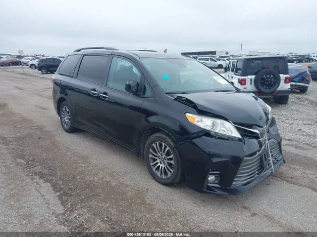 2019 TOYOTA SIENNA XLE 8 PASSENGER 1