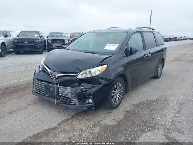 2019 TOYOTA SIENNA XLE 8 PASSENGER 2