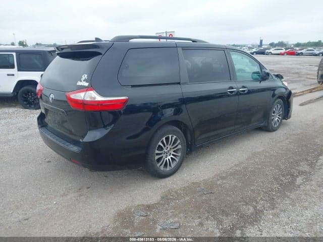 2019 TOYOTA SIENNA XLE 8 PASSENGER 4