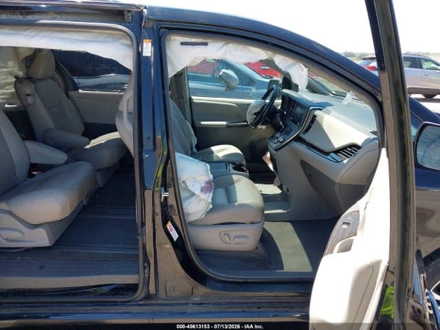 2019 TOYOTA SIENNA XLE 8 PASSENGER 5