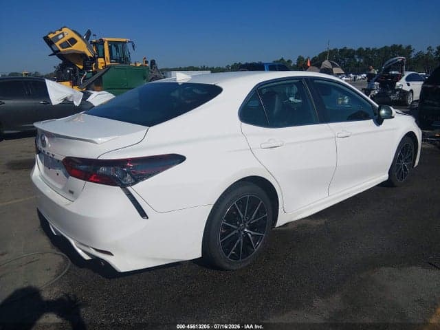 2021 TOYOTA CAMRY SE 4