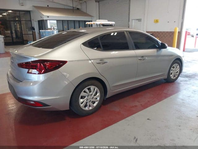 2020 HYUNDAI ELANTRA SE 4