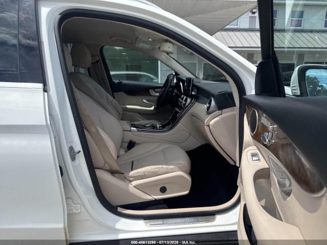 2017 MERCEDES-BENZ GLC 300 4MATIC 5