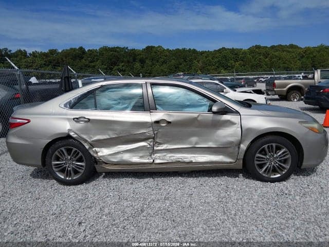 2016 TOYOTA CAMRY SE 13