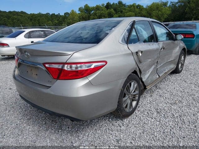 2016 TOYOTA CAMRY SE 4