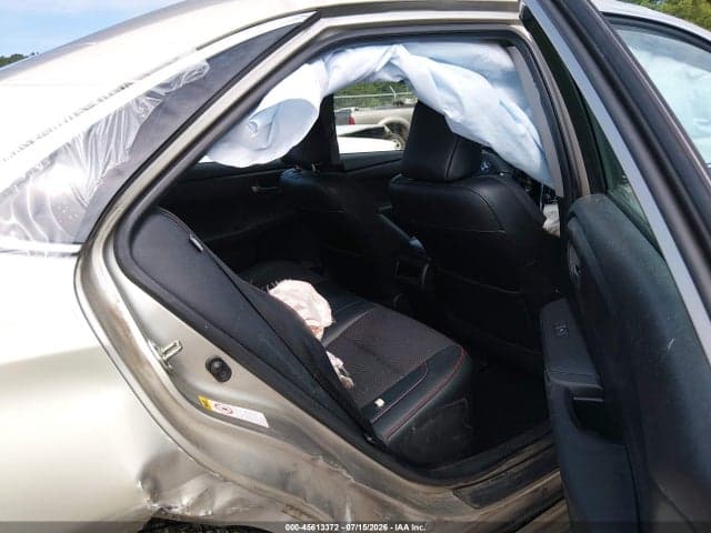 2016 TOYOTA CAMRY SE 8
