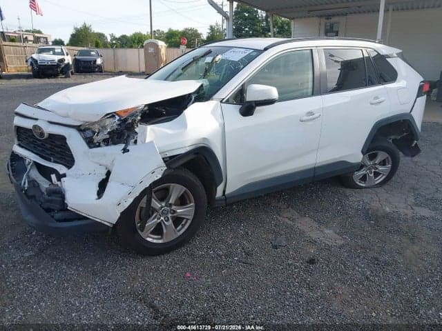 2020 TOYOTA RAV4 XLE 2