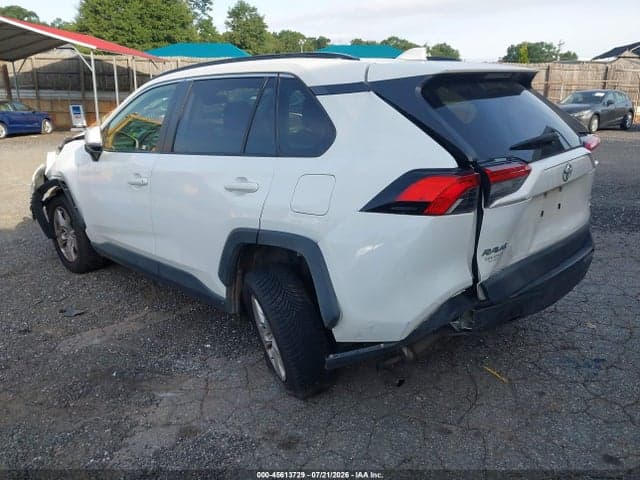 2020 TOYOTA RAV4 XLE 3