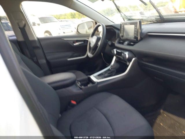 2020 TOYOTA RAV4 XLE 5
