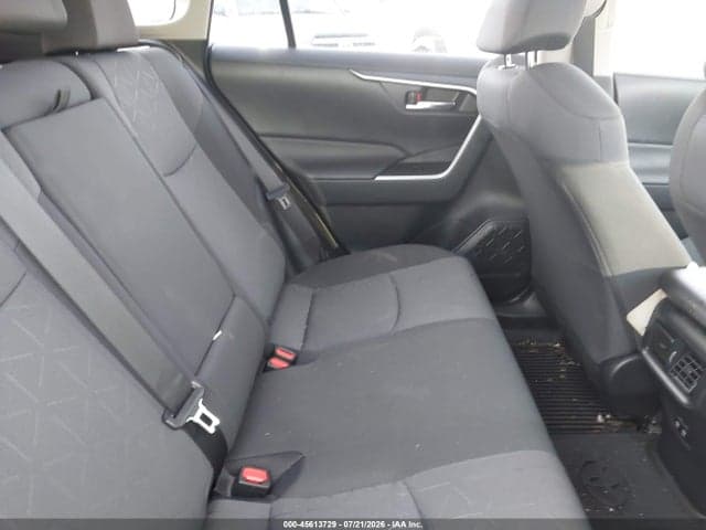 2020 TOYOTA RAV4 XLE 8
