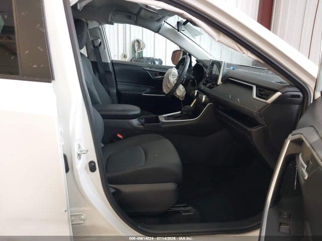 2024 TOYOTA RAV4 XLE 5