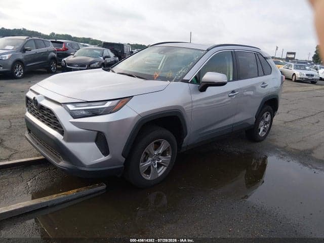 2024 TOYOTA RAV4 XLE 2