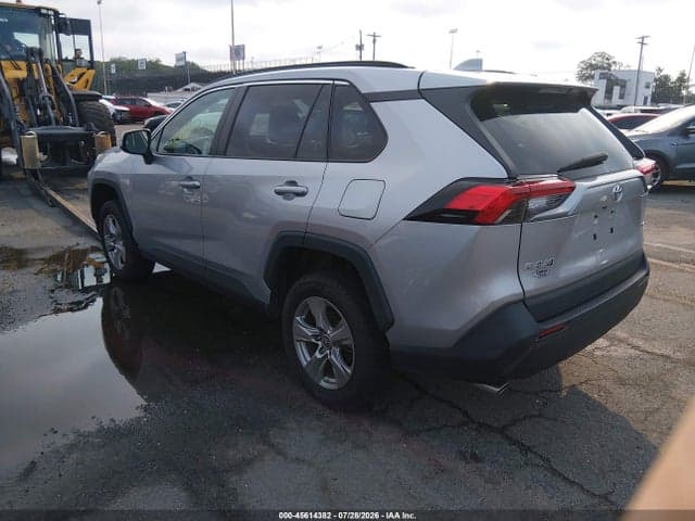 2024 TOYOTA RAV4 XLE 3