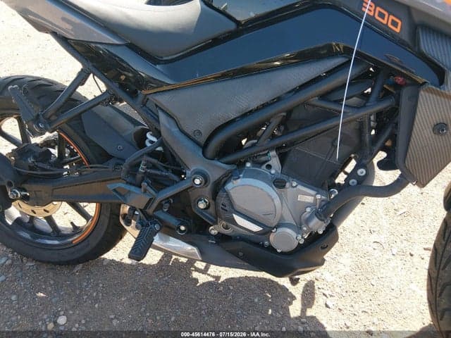 2022 CF MOTO 300NK 8