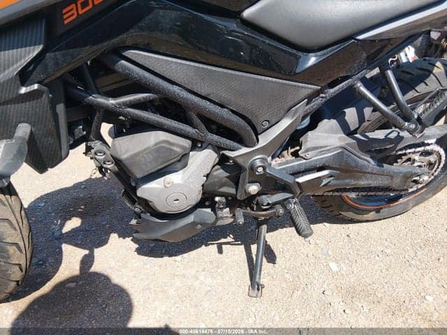 2022 CF MOTO 300NK 9