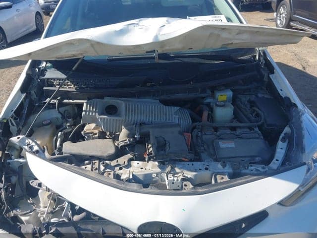 2017 TOYOTA PRIUS V TWO 10