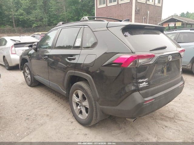 2020 TOYOTA RAV4 XLE 3