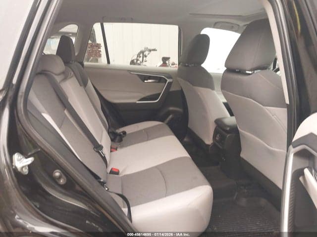 2020 TOYOTA RAV4 XLE 8