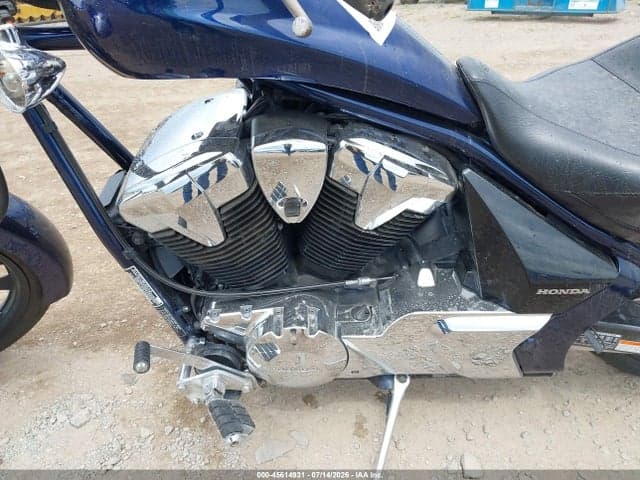 2020 HONDA VT1300 CX 9