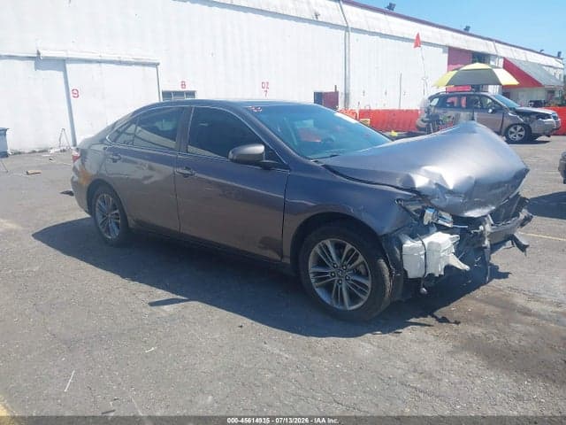 2017 TOYOTA CAMRY SE 1
