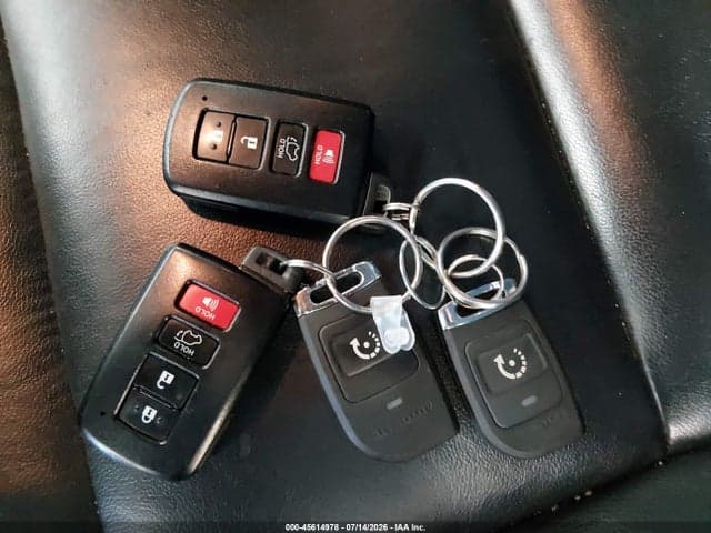 2019 TOYOTA HIGHLANDER XLE 11