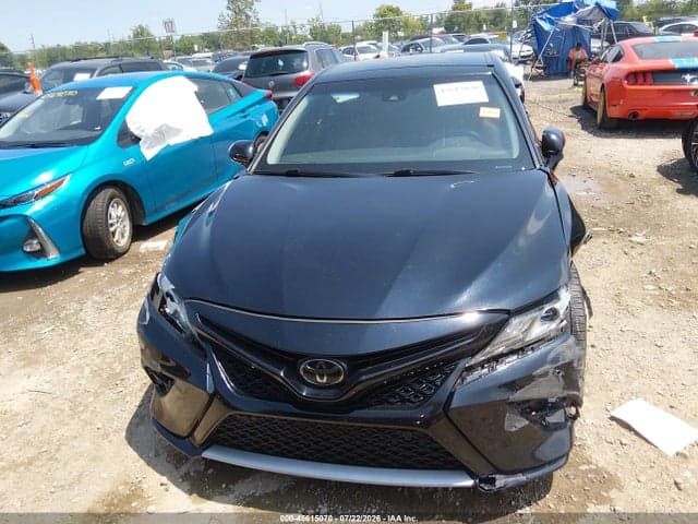 2018 TOYOTA CAMRY XSE 11