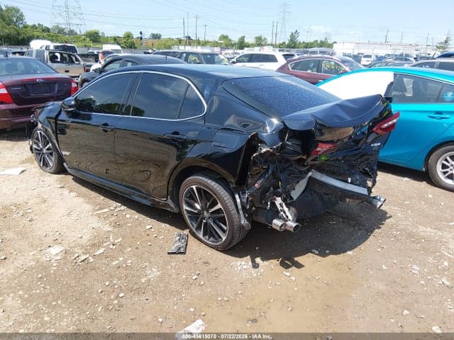 2018 TOYOTA CAMRY XSE 3