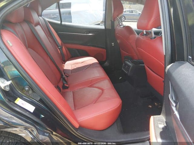 2018 TOYOTA CAMRY XSE 8