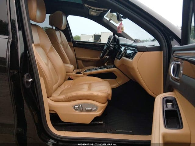 2017 PORSCHE MACAN 1