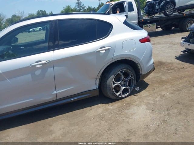2022 ALFA ROMEO STELVIO TI AWD 6