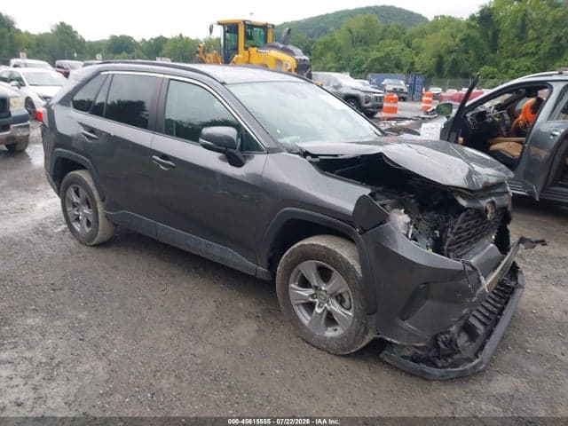 2022 TOYOTA RAV4 XLE 1