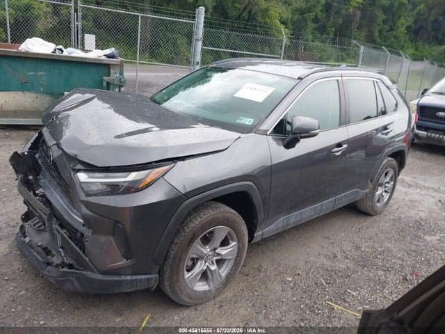 2022 TOYOTA RAV4 XLE 2
