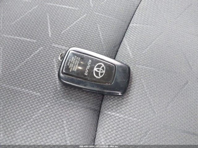 2022 TOYOTA RAV4 XLE 11