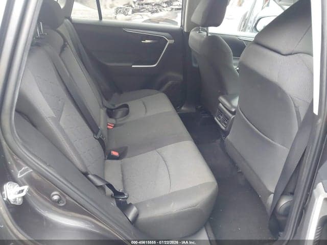 2022 TOYOTA RAV4 XLE 8